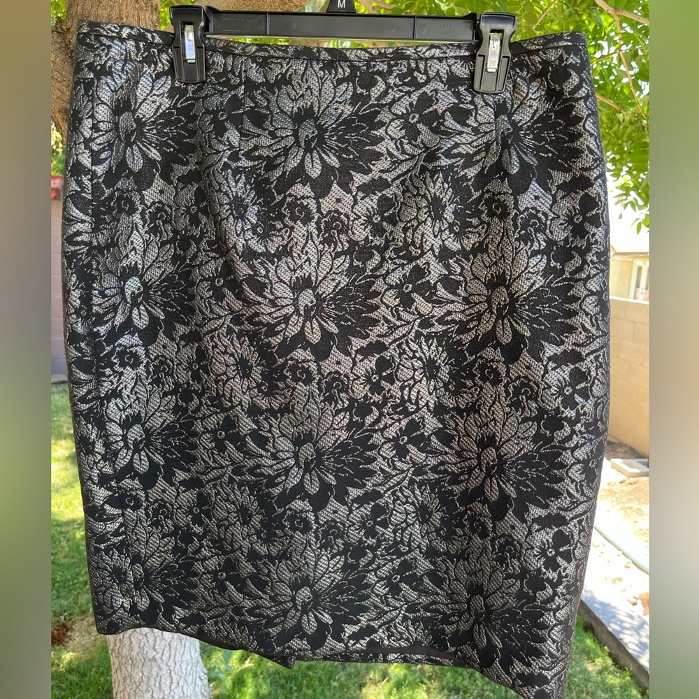 Calvin Klein Short Pencil Skirt~Black with Silver Flowers - 14
